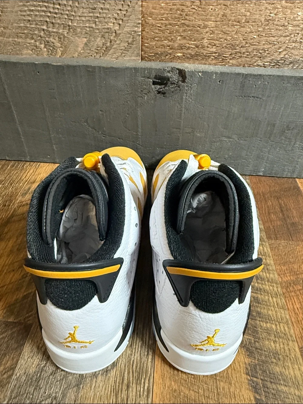 Nike Air Jordan 6 Retro GS Yellow Ochre White Black Size 7Y 384665-170 With Box